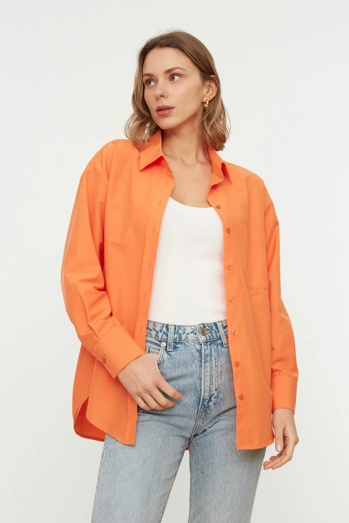 Trendyol Collection  Orangefarbenes Boyfriend-Hemd aus Baumwollgewebe mit weiter Passform und einer Tasche TWOAW20GO0115