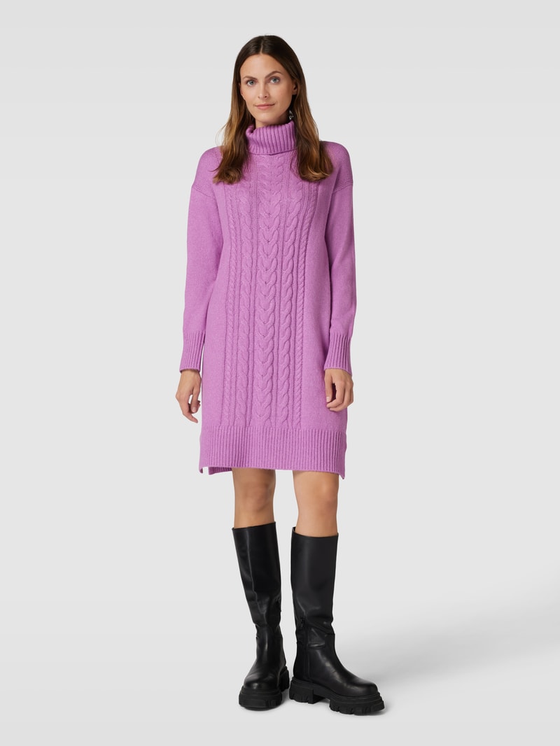 Knielanges Strickkleid mit Zopfmuster in violett