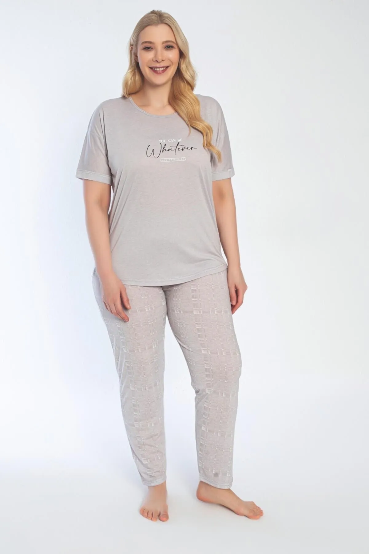 Pijamaevi  Graues, kurzärmliges, übergroßes Pyjama-Set mit „Whatever“-Print