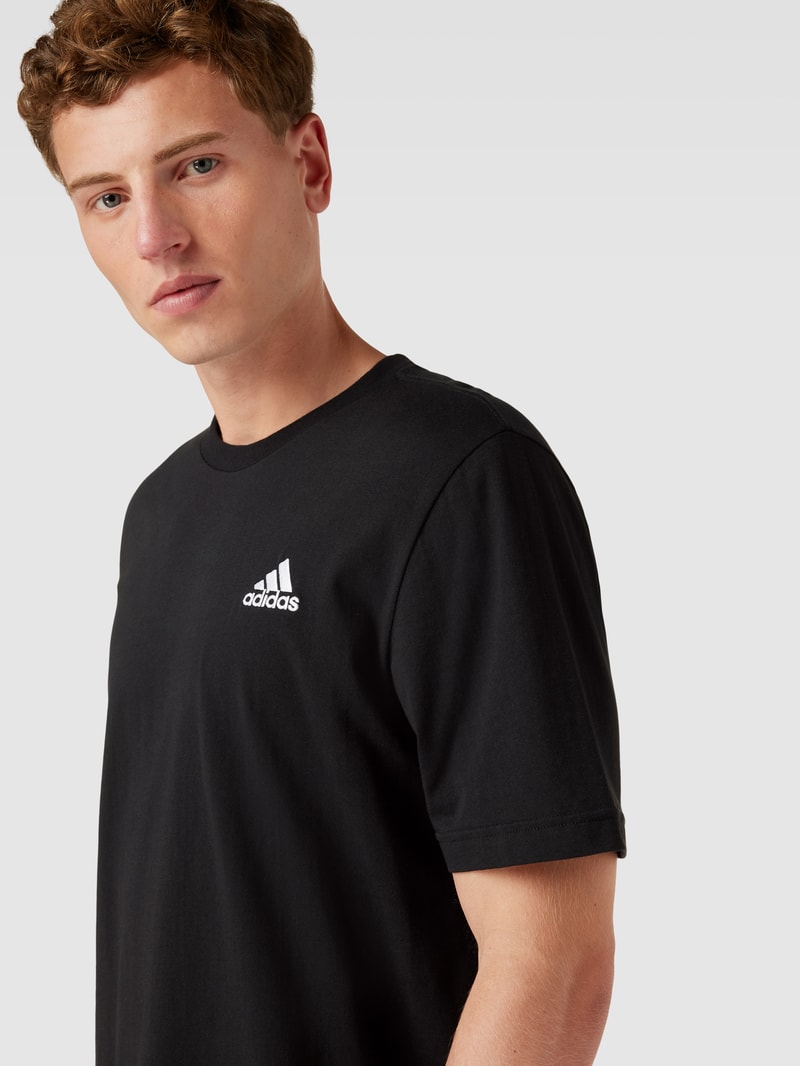 T-Shirt mit Label-Stitching in schwarz