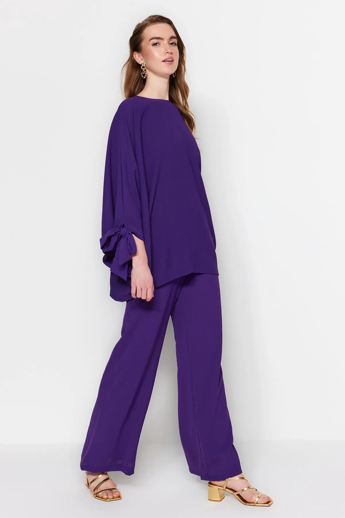 Trendyol Modest  Lilafarbenes Aerobin-Tunika-Hosen-Set aus gewebten Fledermausärmeln TCTSS23US00043