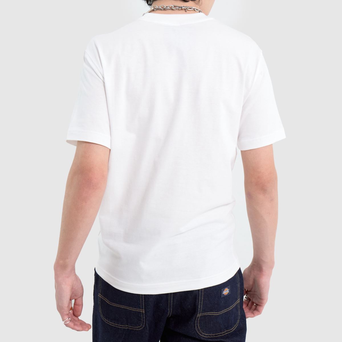 New Balance – Vit och grå t-shirt med liten logotyp