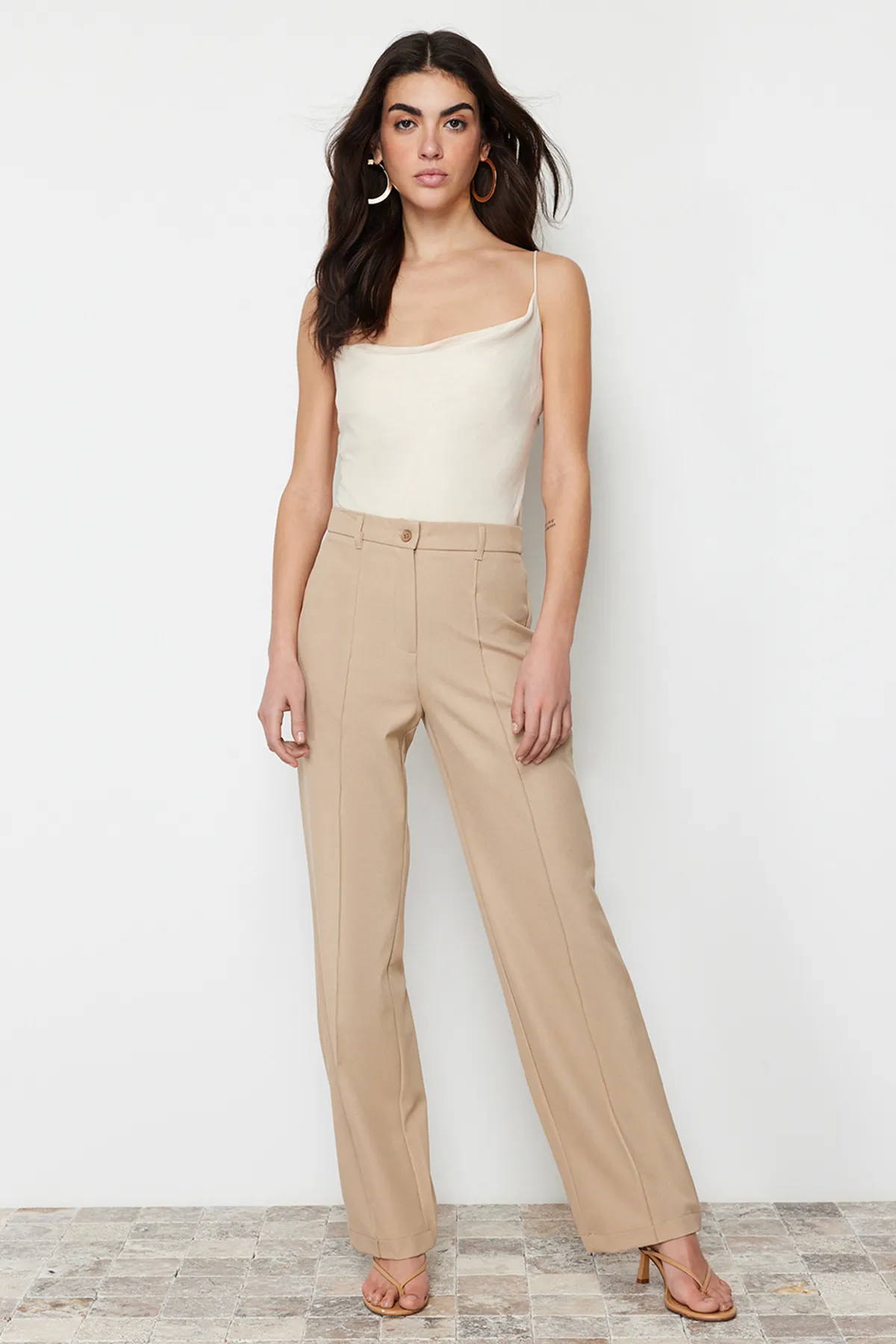 Trendyol Collection  Hellbraune gerade/gerade geschnittene Hose mit hoher Taille und gerippten Nähten aus Webstoff TWOSS21PL0093