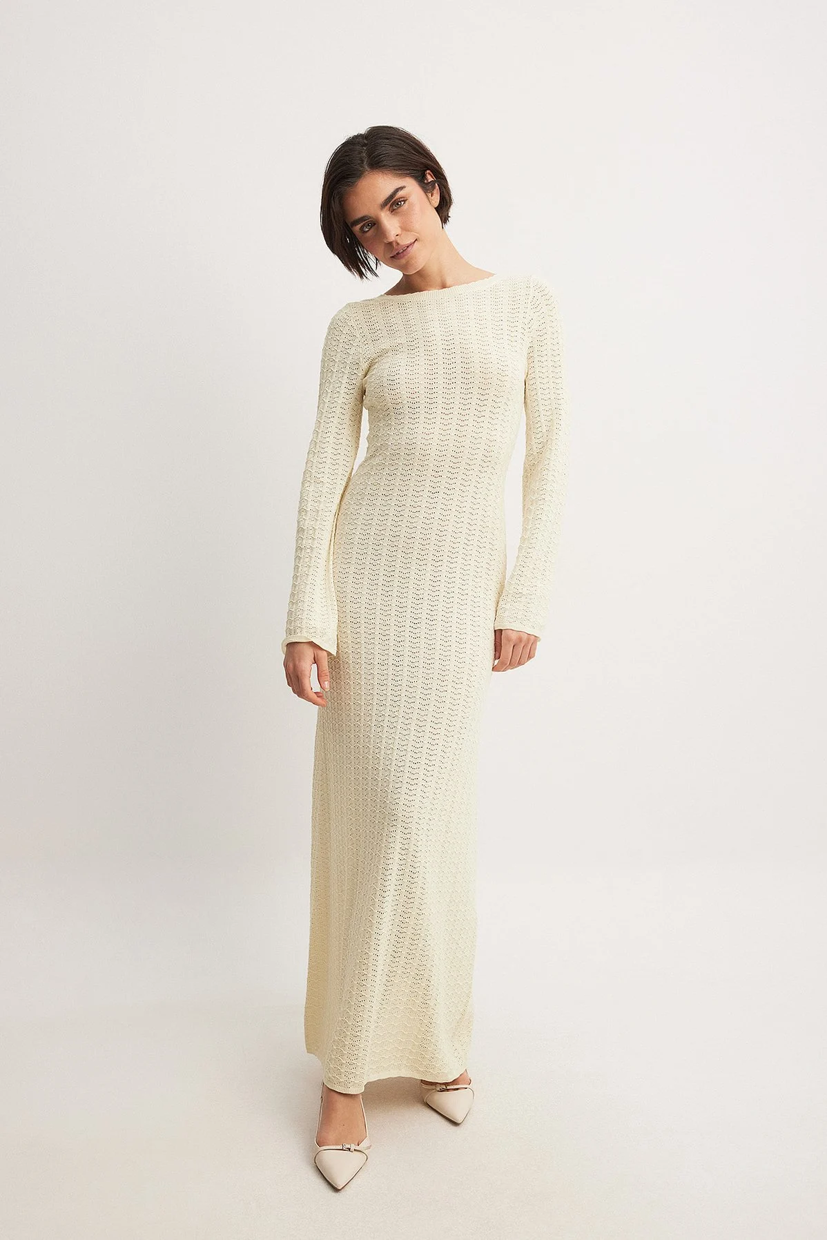 Gestricktes Maxikleid mit tiefem Rückenausschnitt