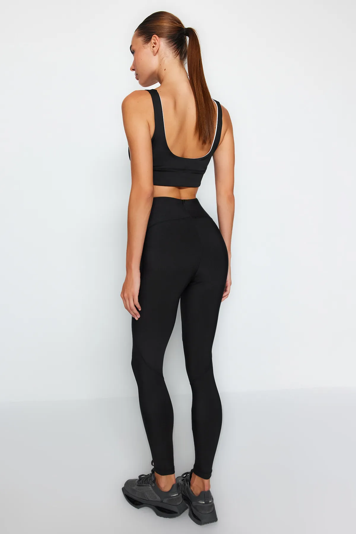 Trendyol Collection  Schwarze Recovery-Sportleggings in voller Länge aus Strick TWOSS21TA0023