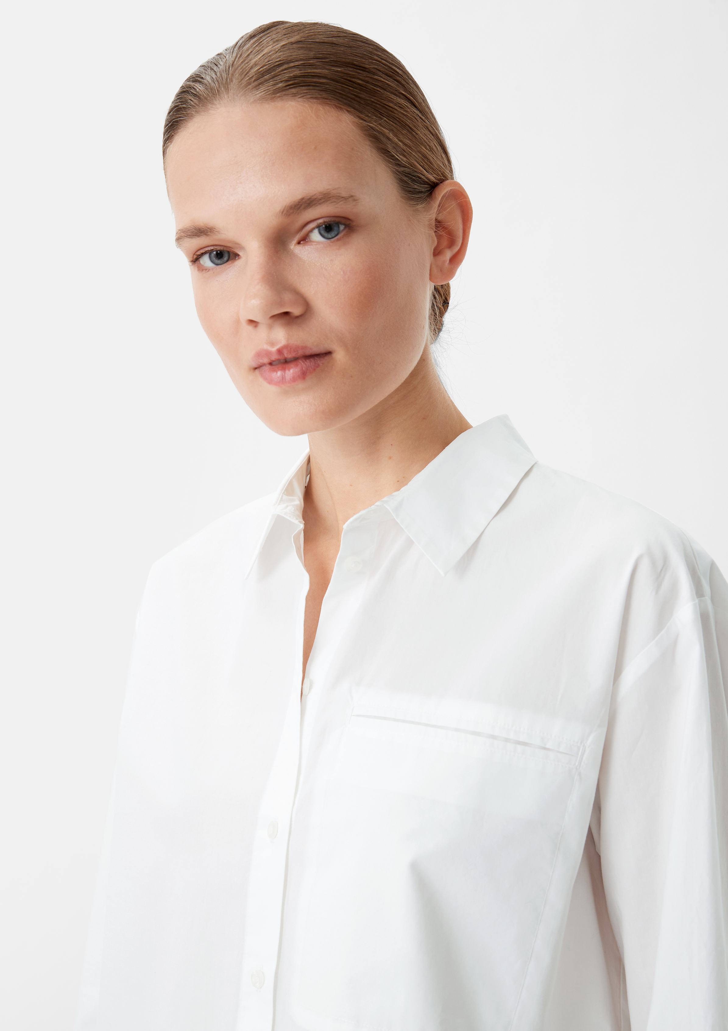 Baumwollbluse mit Paspeltasche - weiß