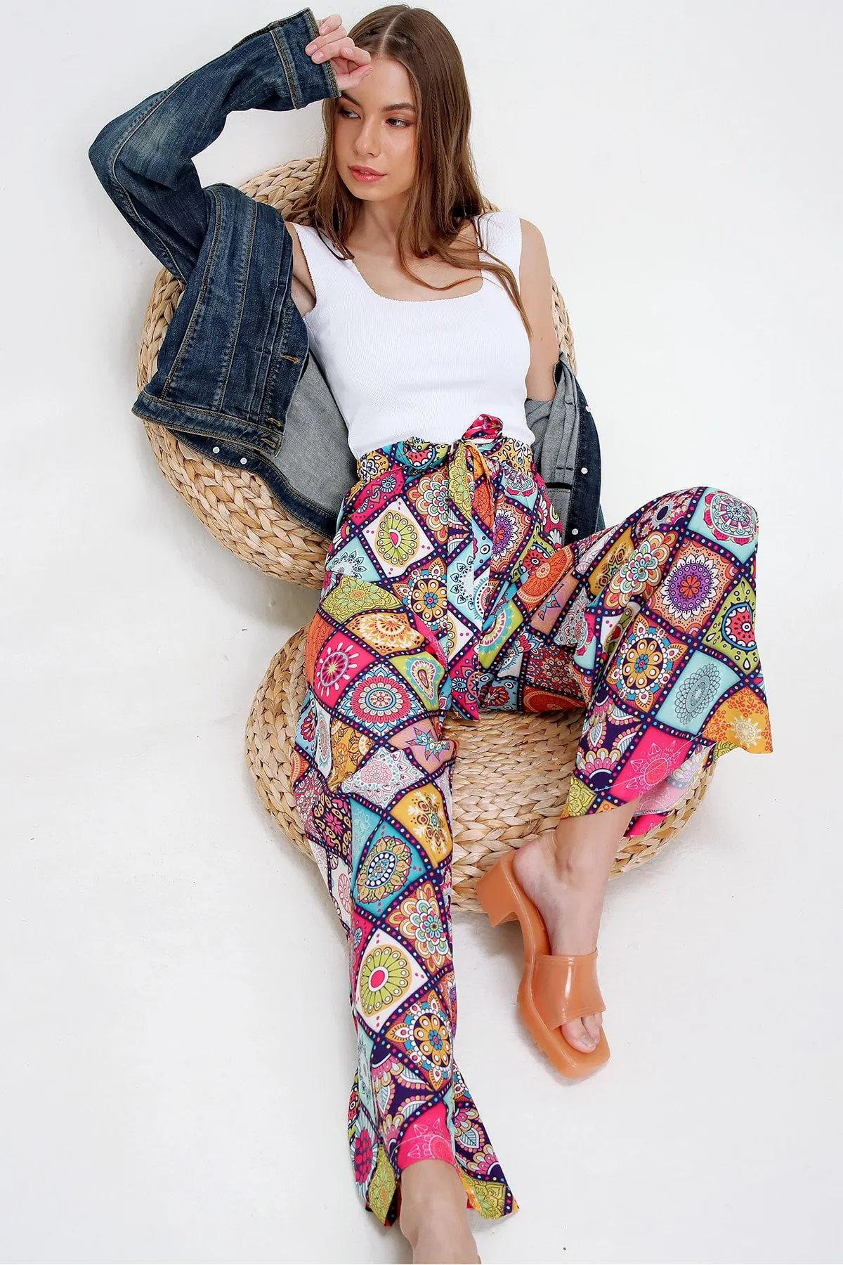 Trend Alaçatı Stili  Fuchsia gemusterte, entspannt geschnittene Damenhose ALC-X6016