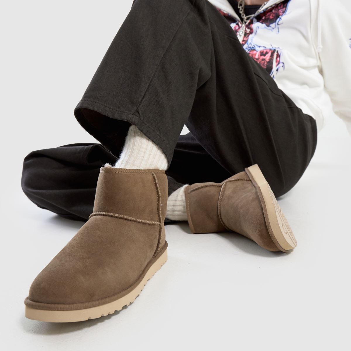 UGG klassiska ministövlar i hickory-modell