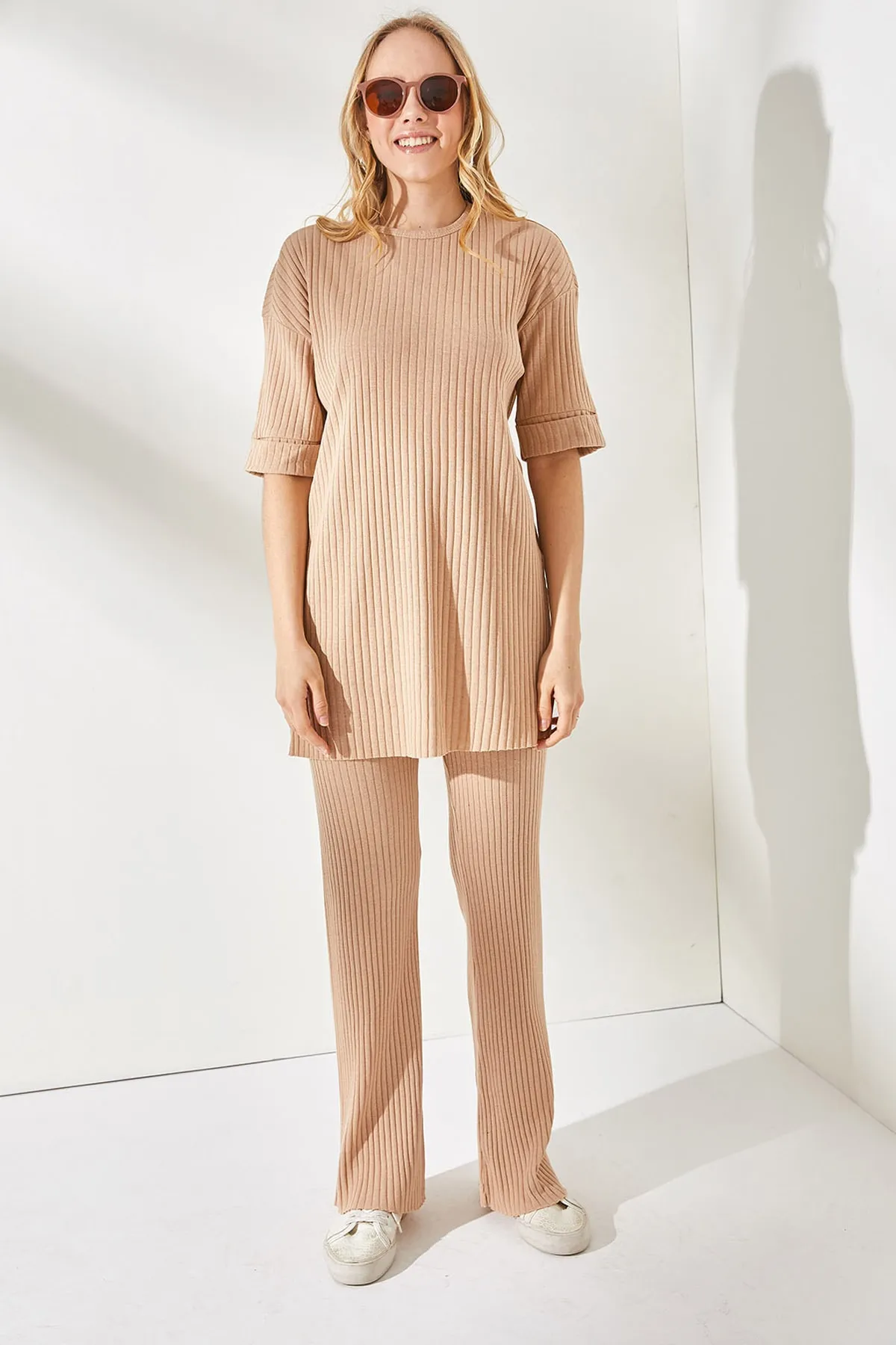 Olalook  Damen-Set aus Lycra mit kurzen Ärmeln, Unterteil und Oberteil in Beige TKM-19000191