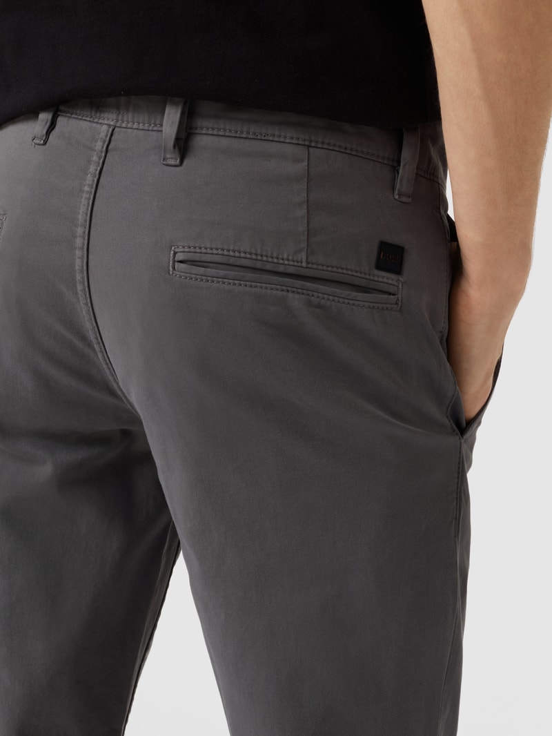 Slim Fit Chino mit Stretch-Anteil in mittelgrau