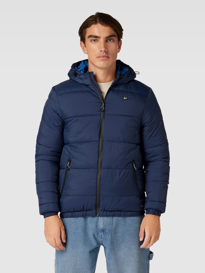 Steppjacke mit Label-Detail in royalblau