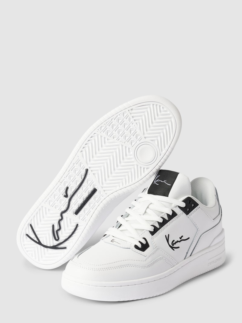 Sneaker mit Label-Detail in weiß