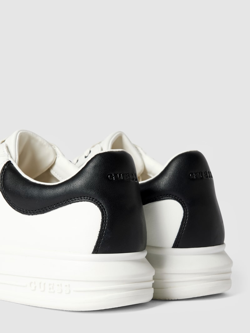 Sneaker mit Label-Print Modell 'VIBO' in weiß