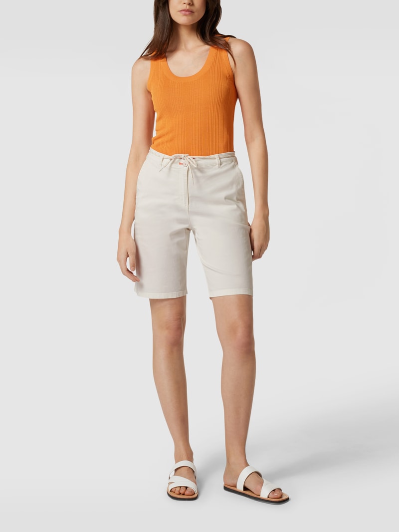 Bermudas mit seitlichen Eingrifftaschen in offwhite