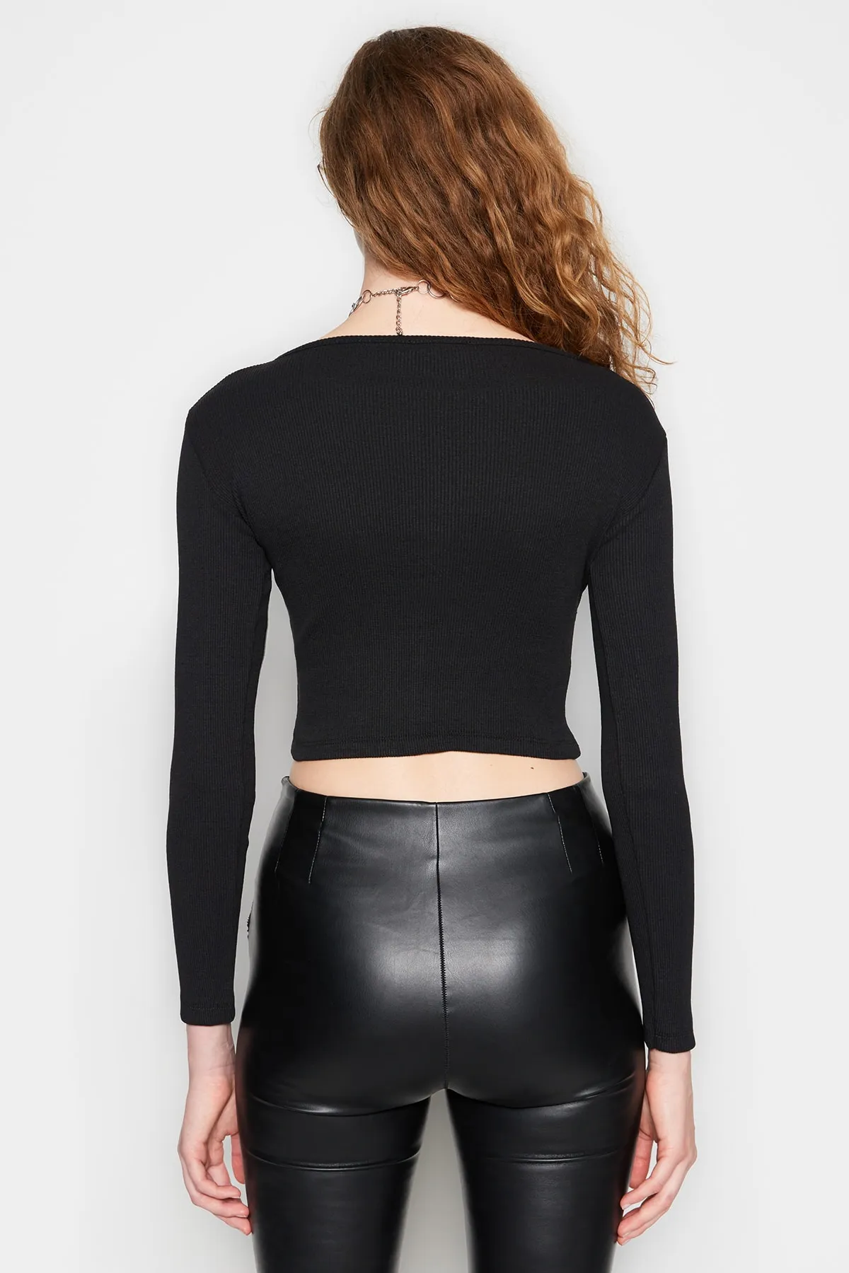 Trendyol Collection  Schwarze Strickbluse mit Reißverschluss TWOAW22BZ0598
