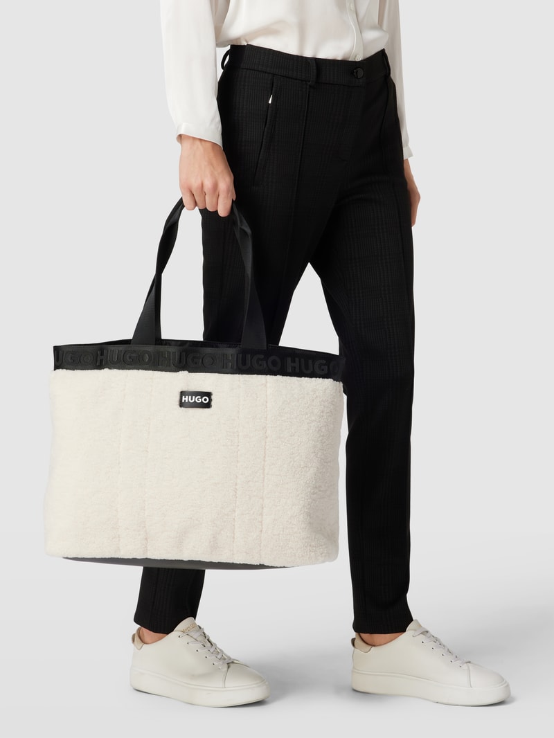 Shopper mit Label-Detail Modell 'Becky' in ecru