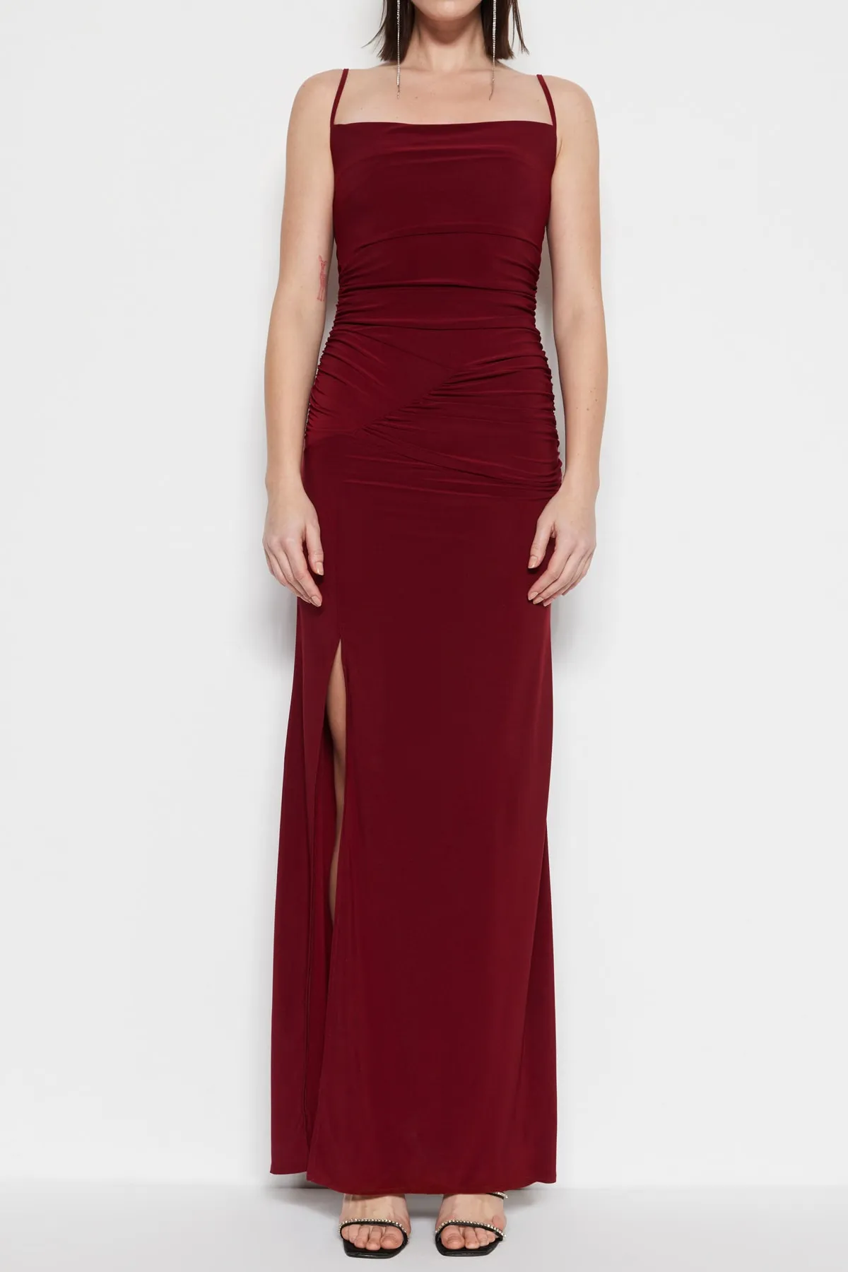 Trendyol Collection  Burgunderrotes langes Abendkleid aus Strick TPRSS22AE0112