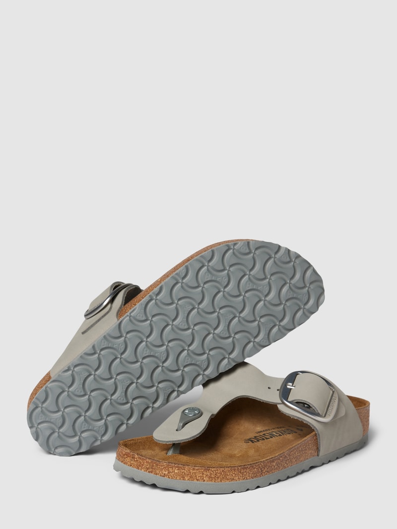 Sandalen mit Dornschließen in metallic in hellgrau
