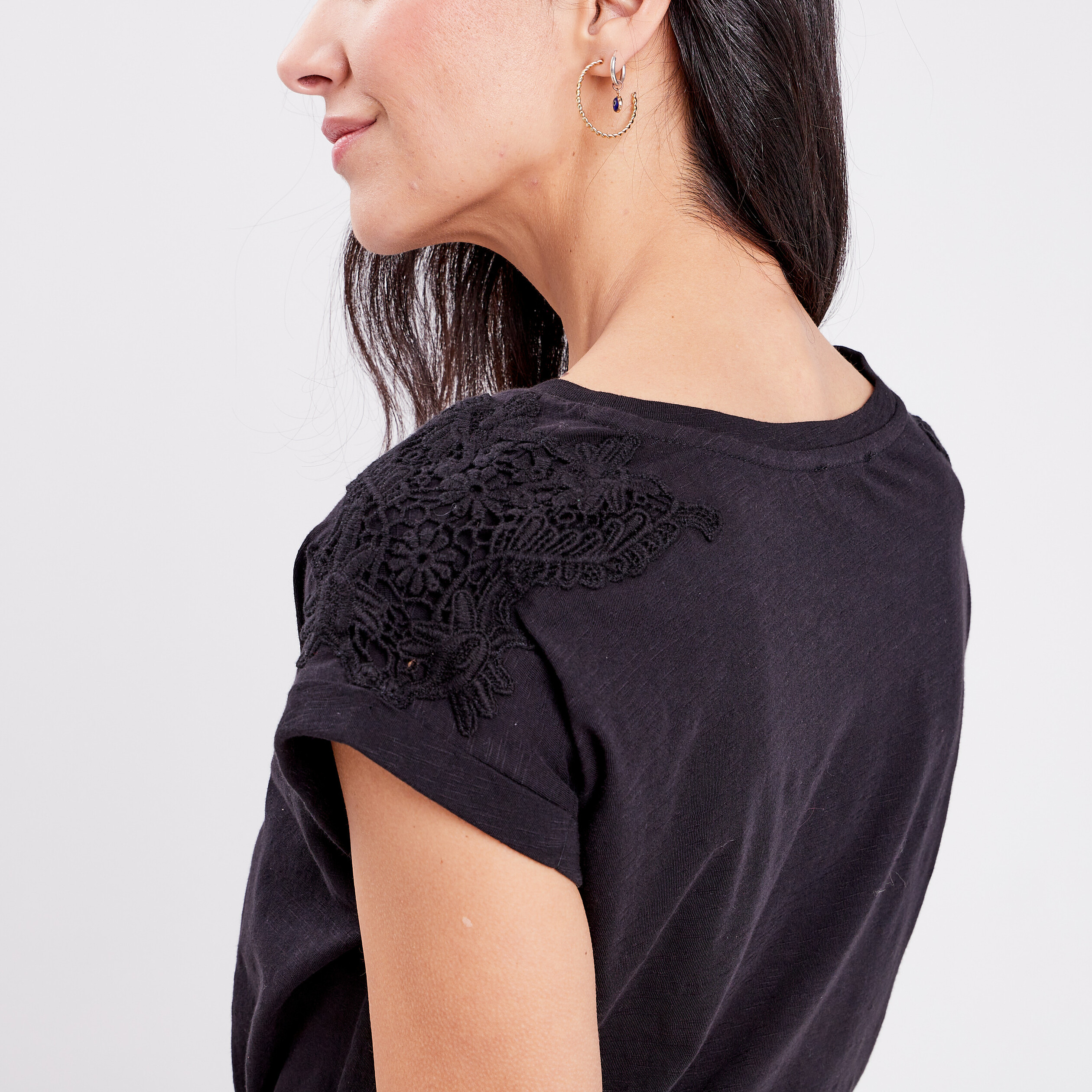 T-shirt manches courtes effet macramé noir femme | La Halle