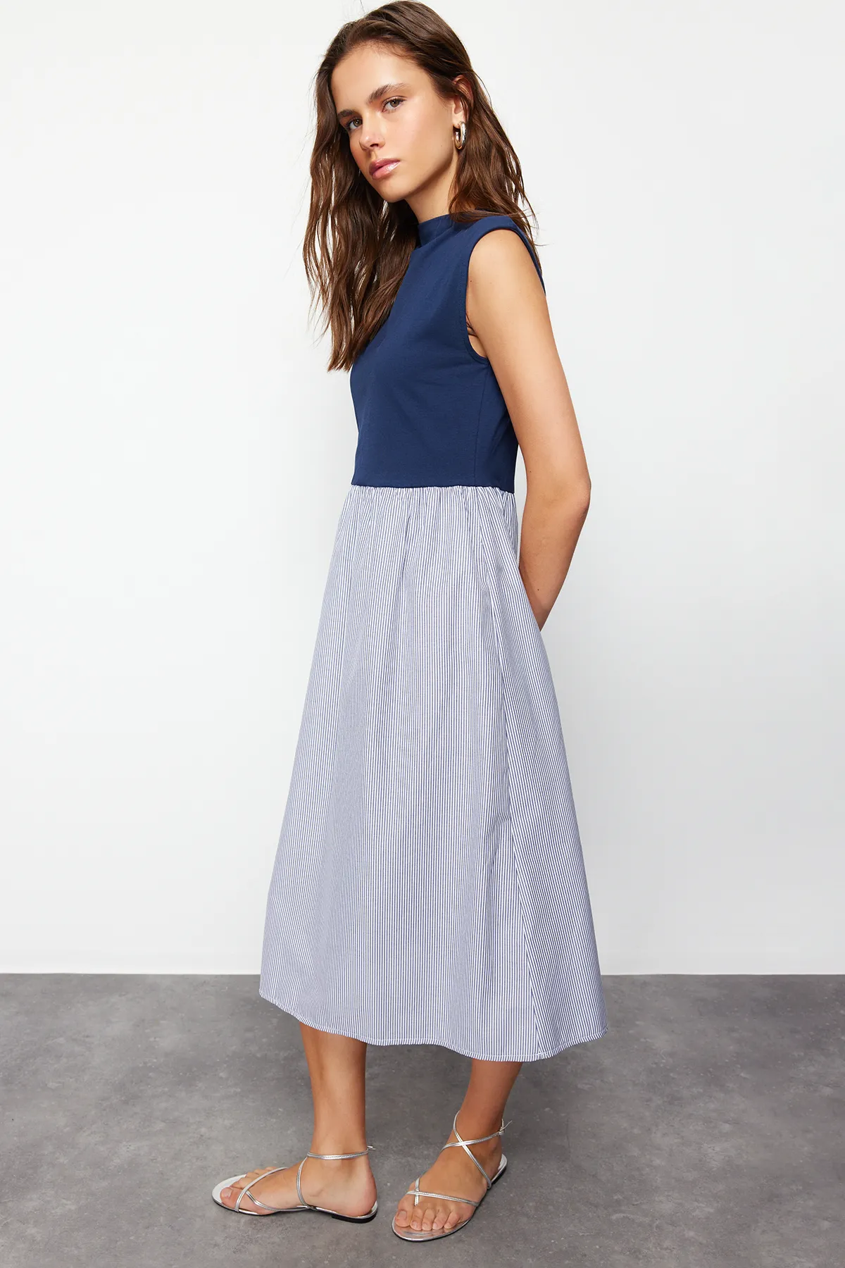 Trendyol Collection  Marineblaues Strick-Midikleid TWOSS24EL00406