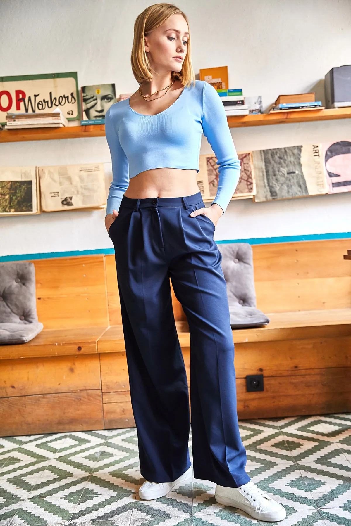 Olalook  Marineblaue, plissierte Palazzo-Atlas-Hose für Damen in Marineblau, PNT-19000149