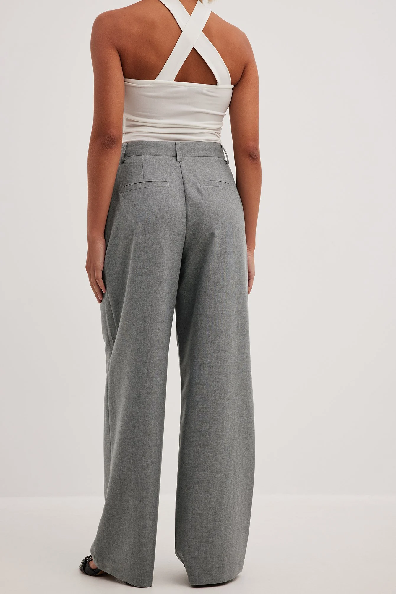 Melange-Anzughose mit hoher Taille und Bundfalten
