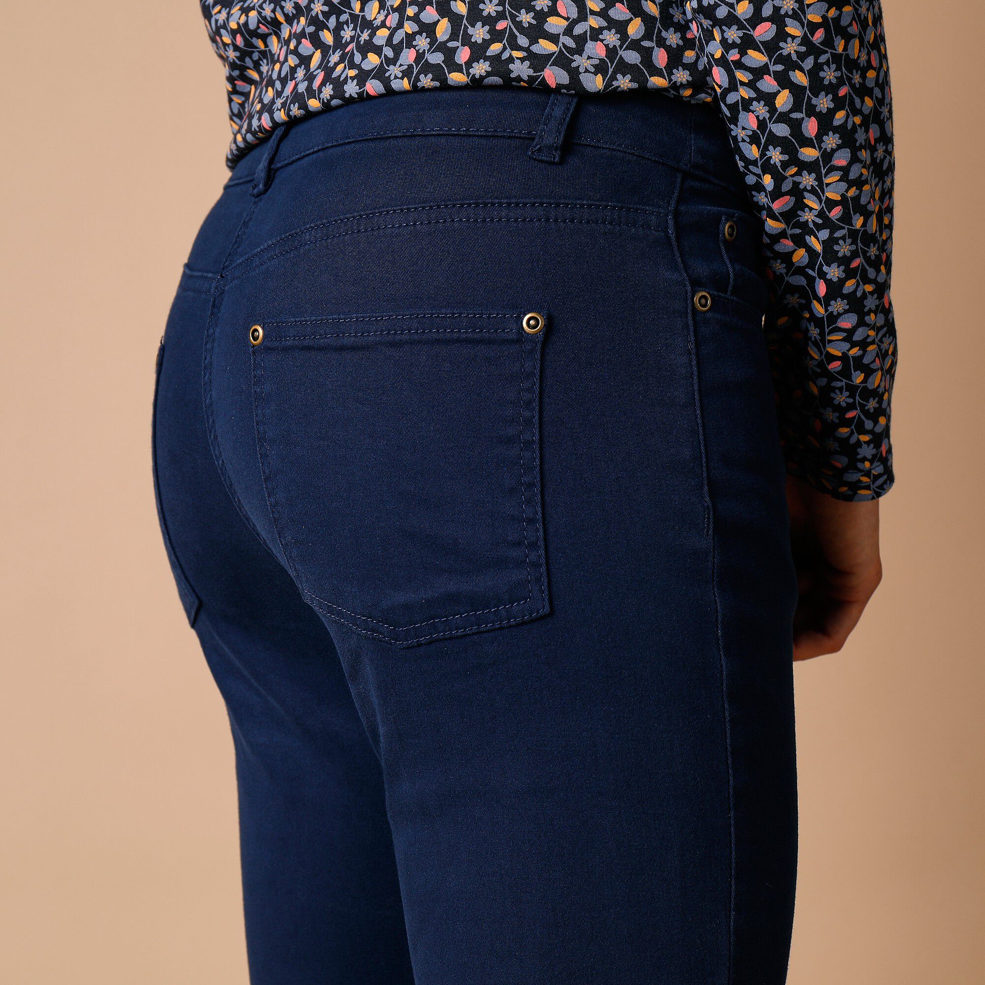 Pantalon 7/8ème fuselé stretch uni