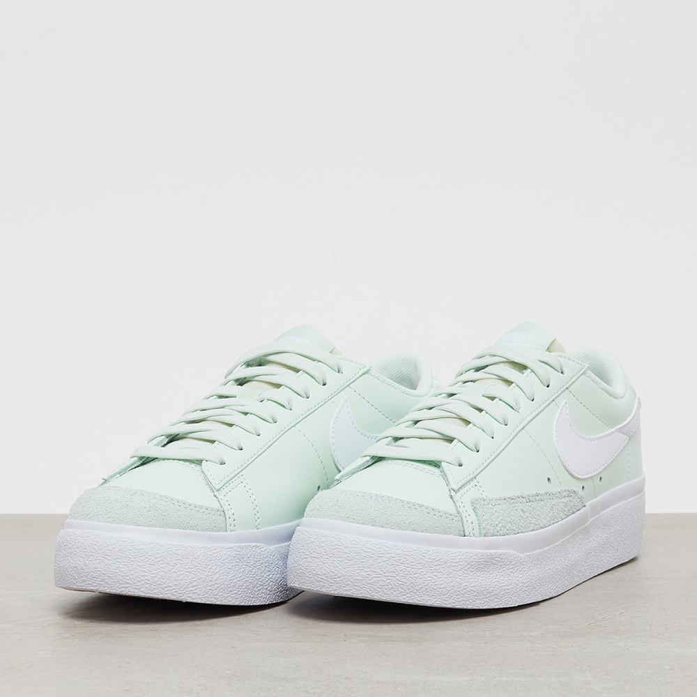 Nike Blazer Low Platform DJ0292-300 / grün