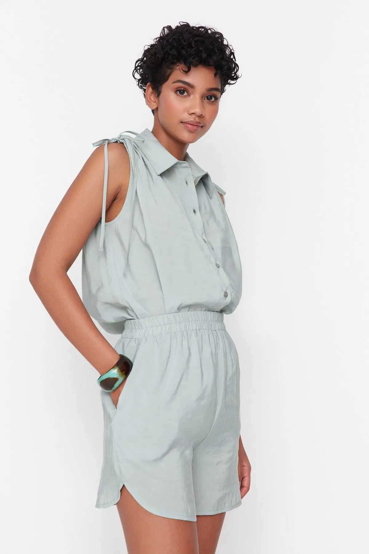 Trendyol Collection  Mintfarbene gewebte Shorts TWOSS22SR00153