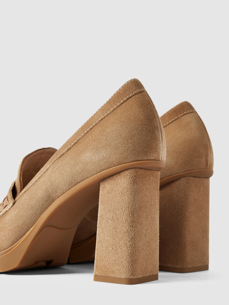 Pumps mit breitem Absatz in camel