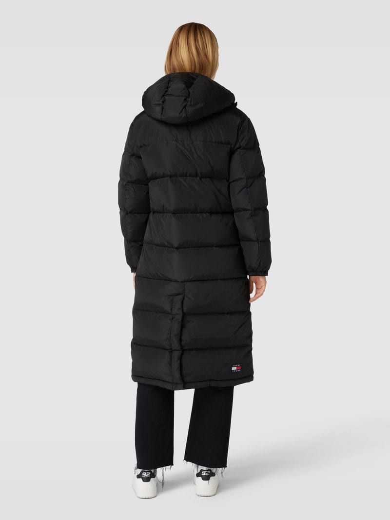Steppmantel mit Kapuze in schwarz