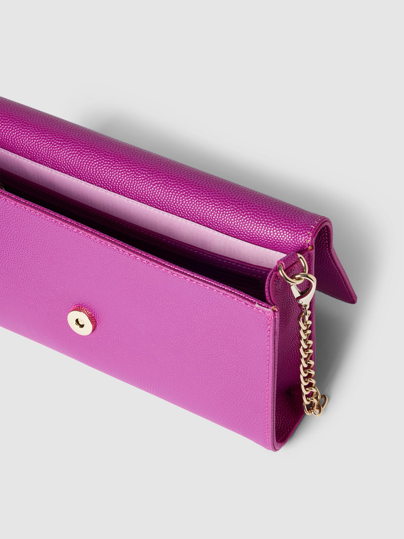 Clutch mit Label-Applikation Modell 'DIVINA' in fuchsia