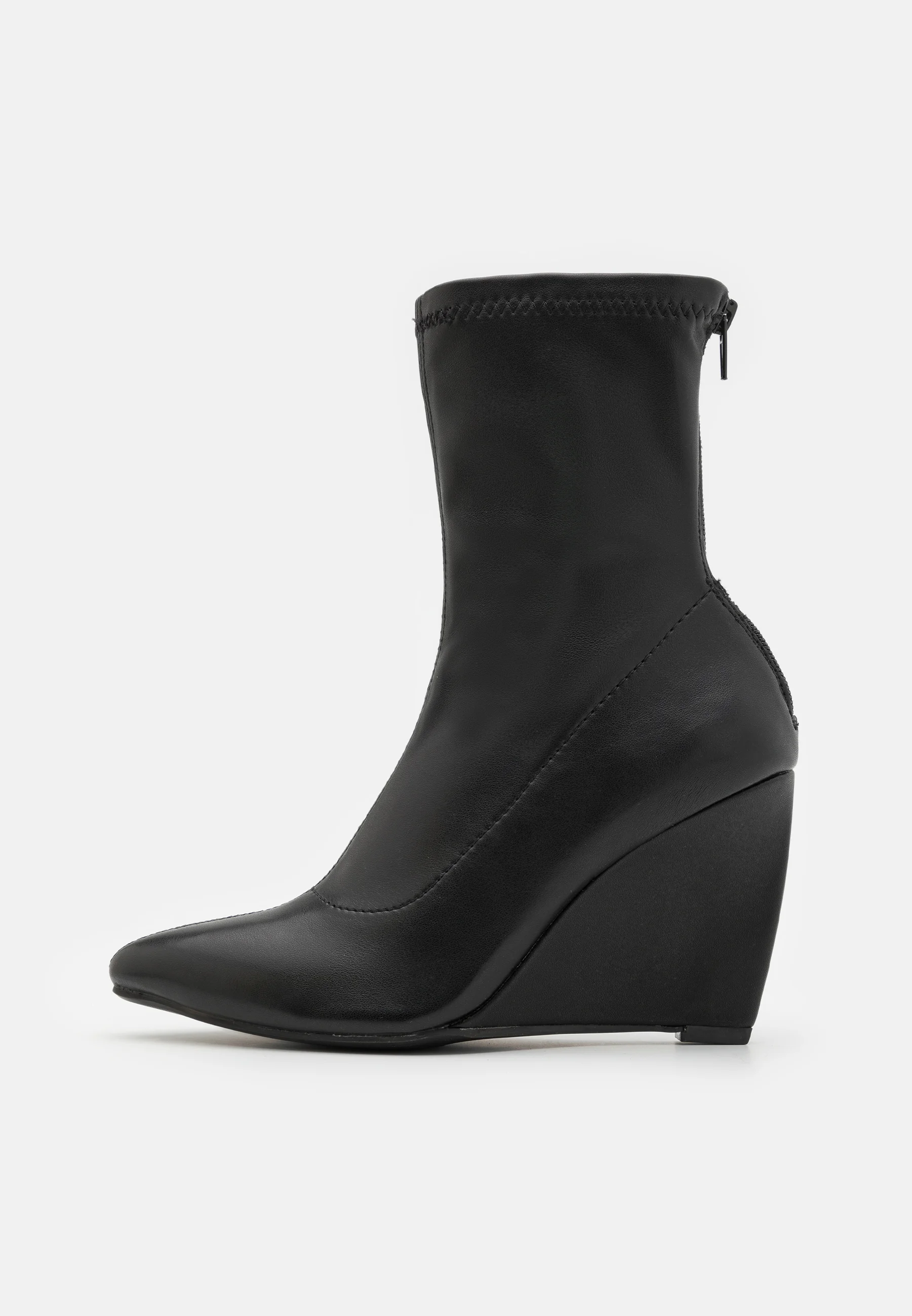 Botines de tacón par e impar