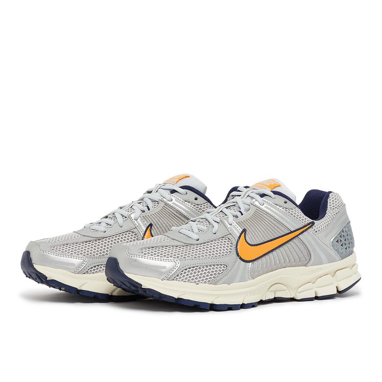 NIKE Zoom Vomero 5 