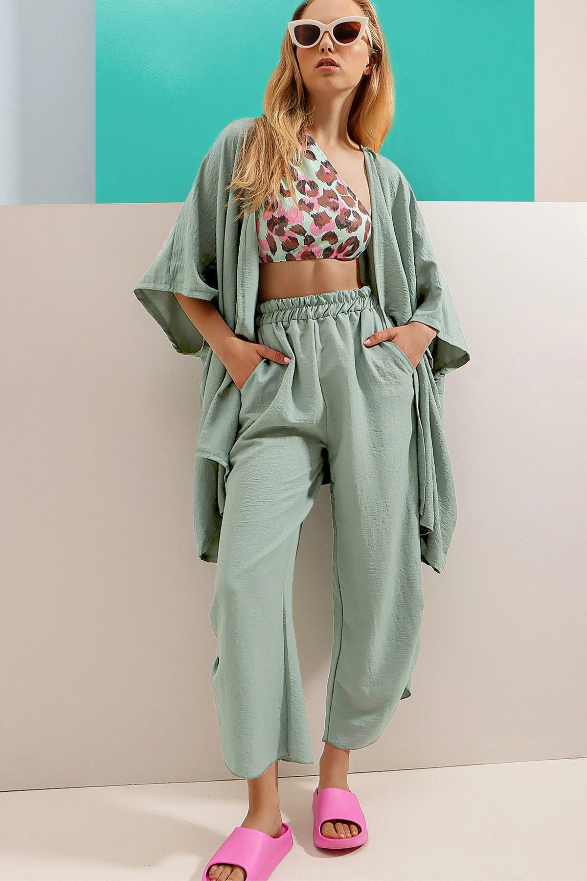 Trend Alaçatı Stili  Wassergrünes Damen-Doppelset aus Hose und Jacke mit Beinschlitz und selbststrukturierter Struktur ALC-752-001