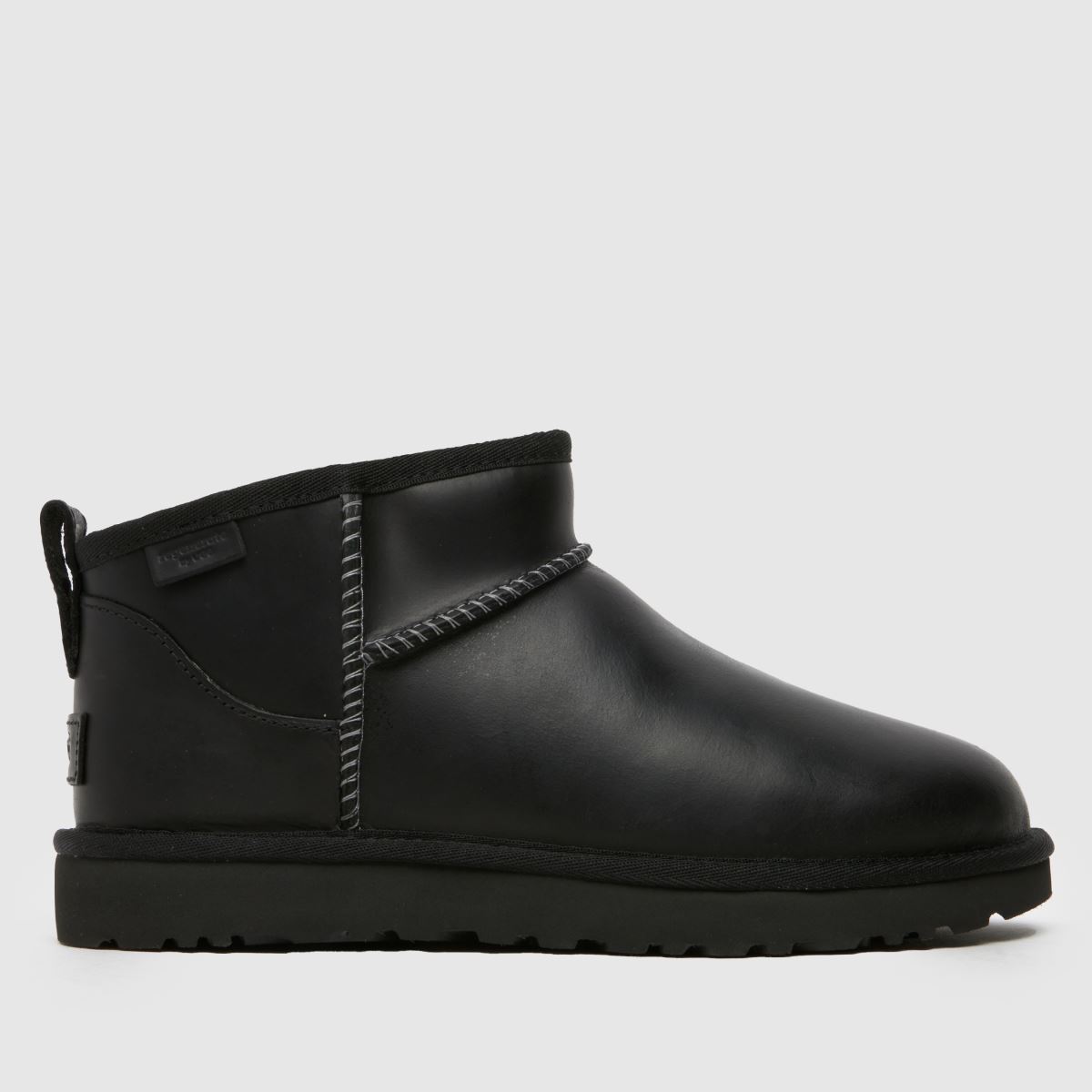 UGG – Classic Ultra Mini – Svarta regenererade stövlar