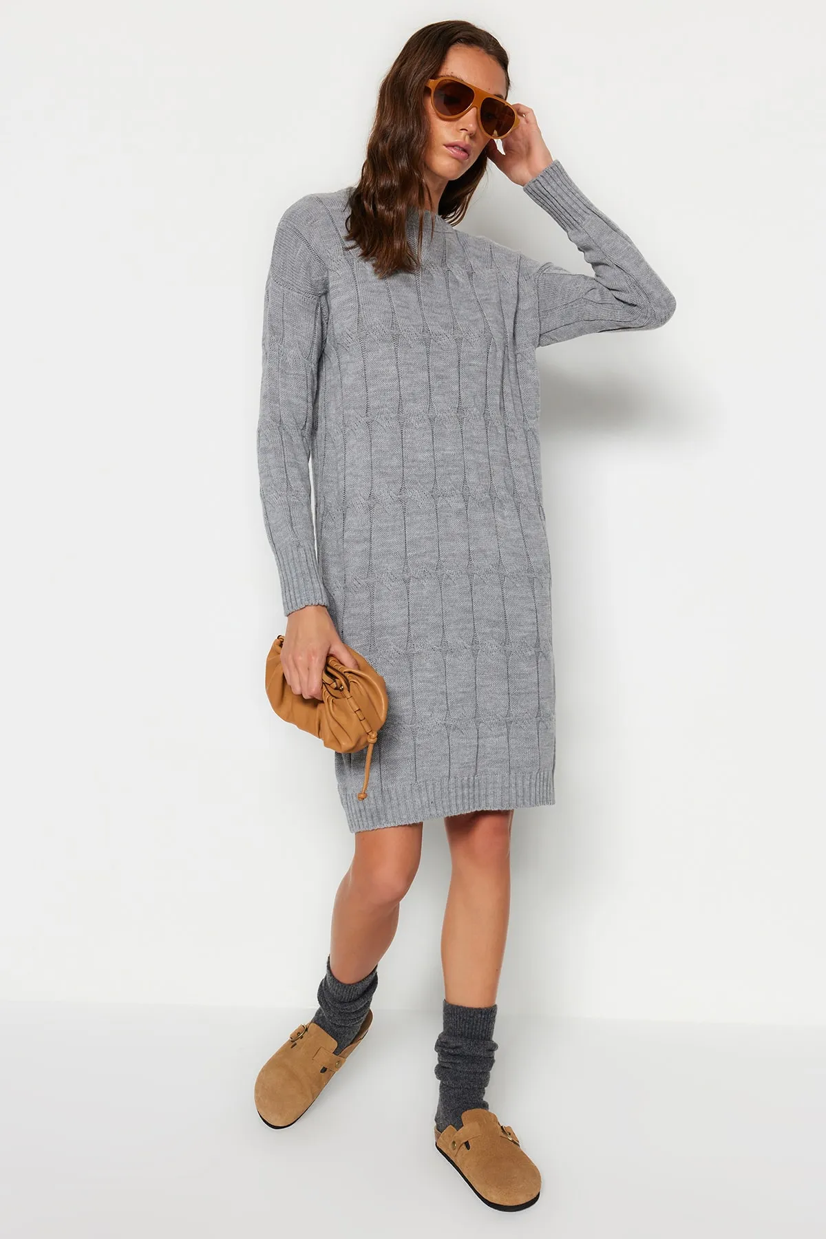 Trendyol Collection  Graues Mini-Strickkleid mit Rundhalsausschnitt TWOAW22EL0027