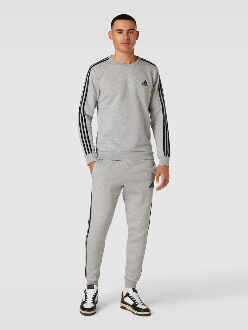 Sweatpants mit Label-Stitching in mittelgrau meliert