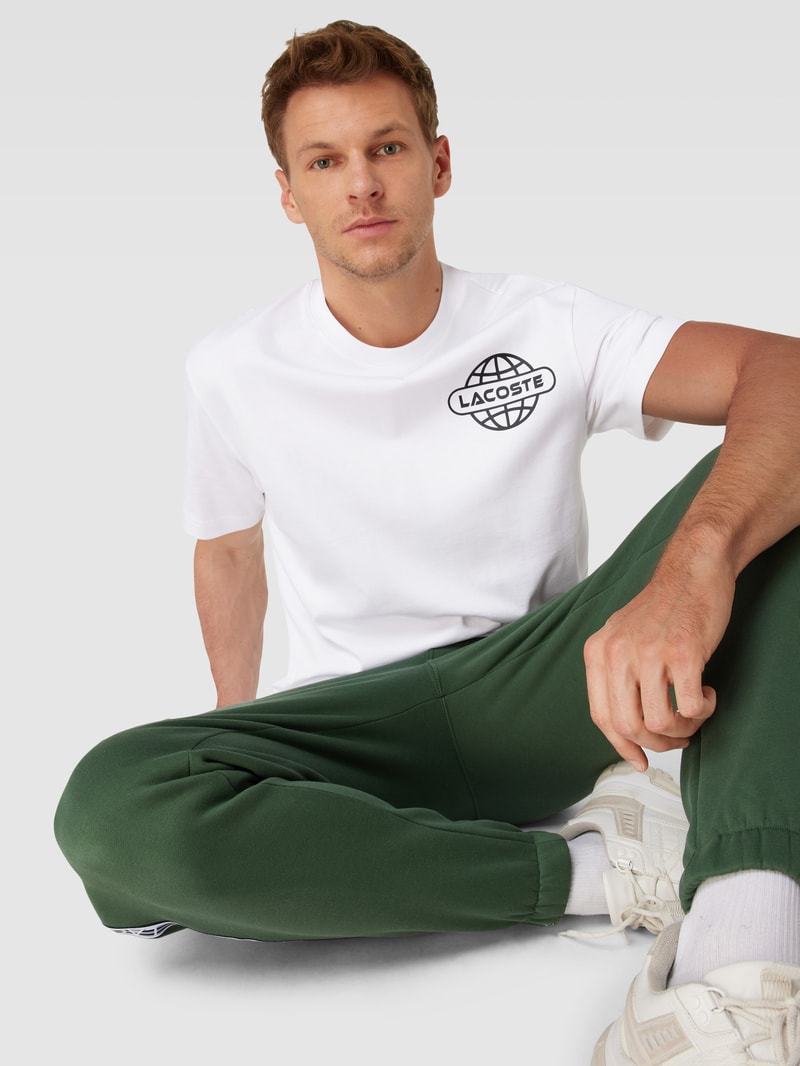 T-Shirt mit Label-Print in weiß
