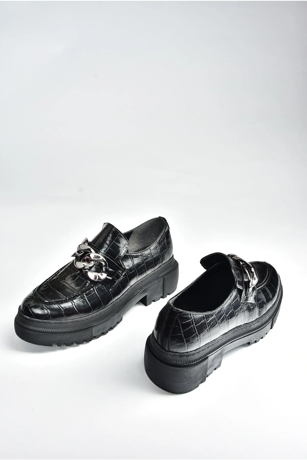 Fox Shoes  Schwarze Freizeitschuhe für Damen mit Krokodilmuster und dicker Sohle K294760011