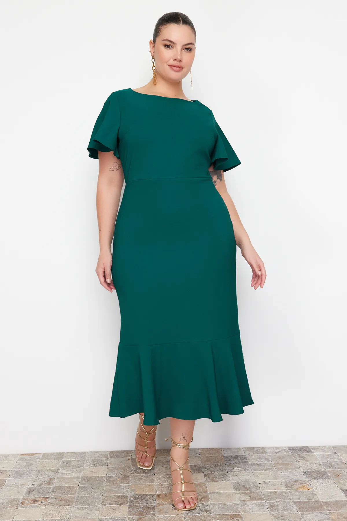Trendyol Curve  Dunkelgrünes Finike-Webkleid in Übergröße