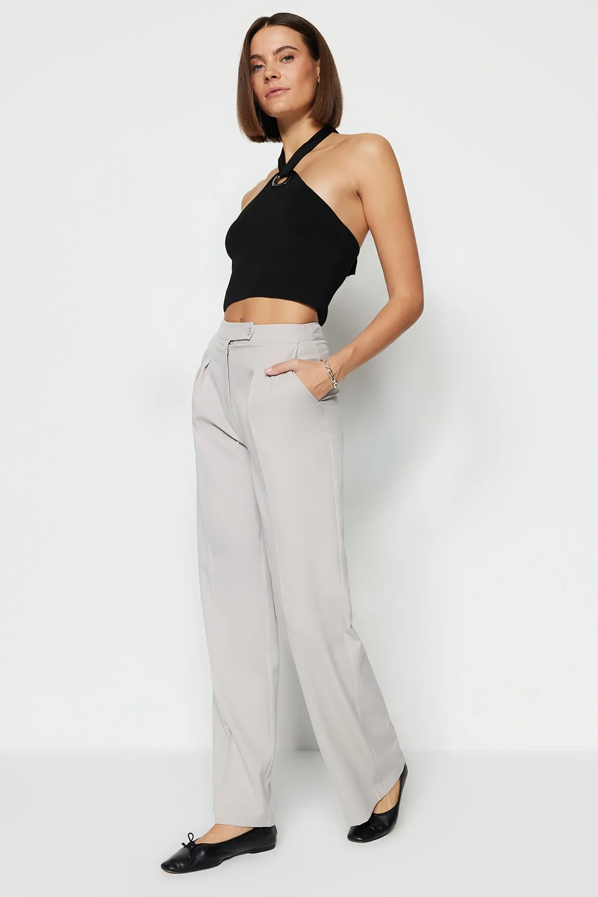 Trendyol Collection  Graue gewebte Hose mit weitem Bein und hoher Taille TWOAW22PL0066