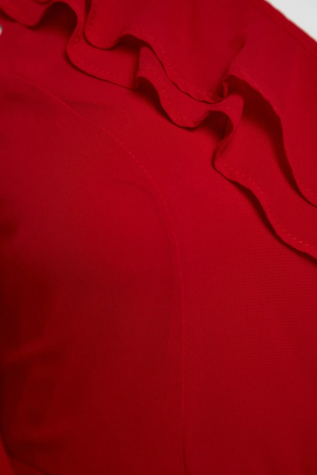 Trendyol Curve  Rotes gewebtes Chiffon-Abendkleid mit zweireihigem Kragen TBBSS22AH0178