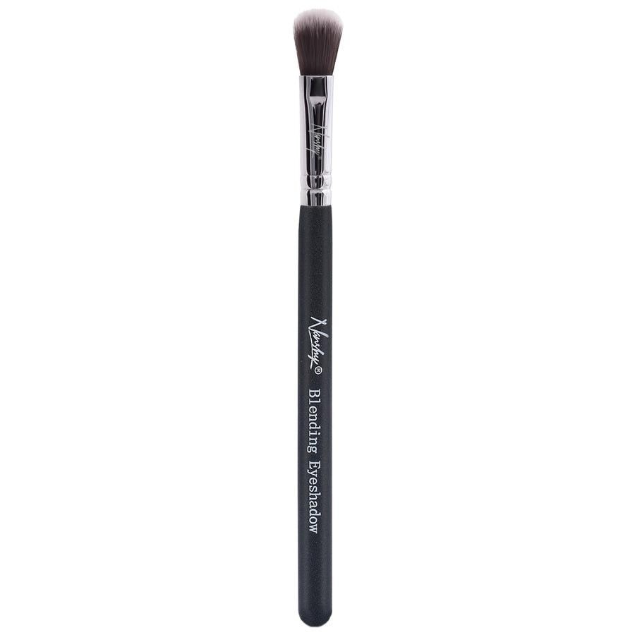 Blending Eyeshadow