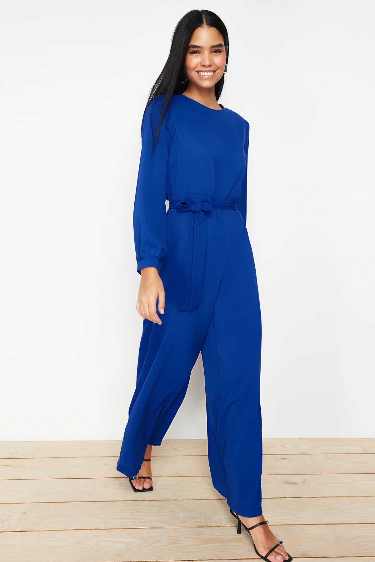 Trendyol Modest  Marineblauer Cape-Jumpsuit mit Quasten, Abendkleid TCTAW24DB00007