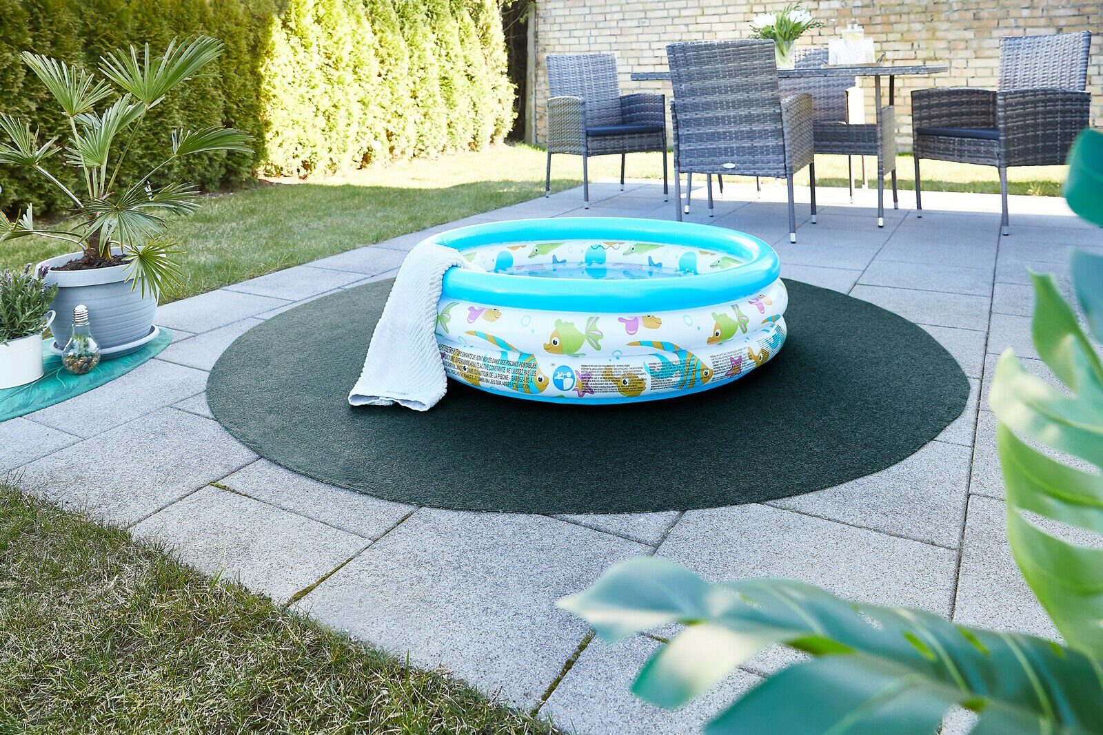 Kunstrasen Poolteppich, misento, rund, Höhe: 4 mm, pflegeleicht, strapazierfähig, mit Noppen zur Drainage