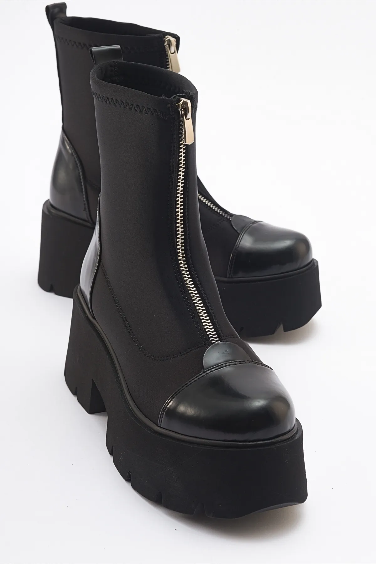 LuviShoes  BRAY Damen-Stiefel aus schwarzem Lackleder mit dicker Sohle aus Scuba
