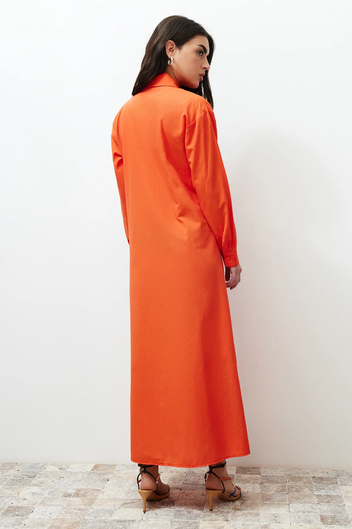 Trendyol Modest  Gefliestes Taillen-Accessoire, detailliertes gewebtes Hemdkleid TCTSS24EB00142