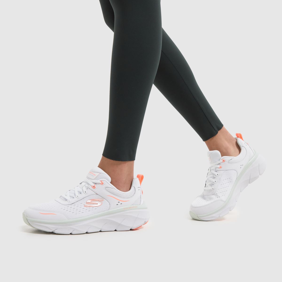 SKECHERS dlux walker 2.0 superge v beli barvi