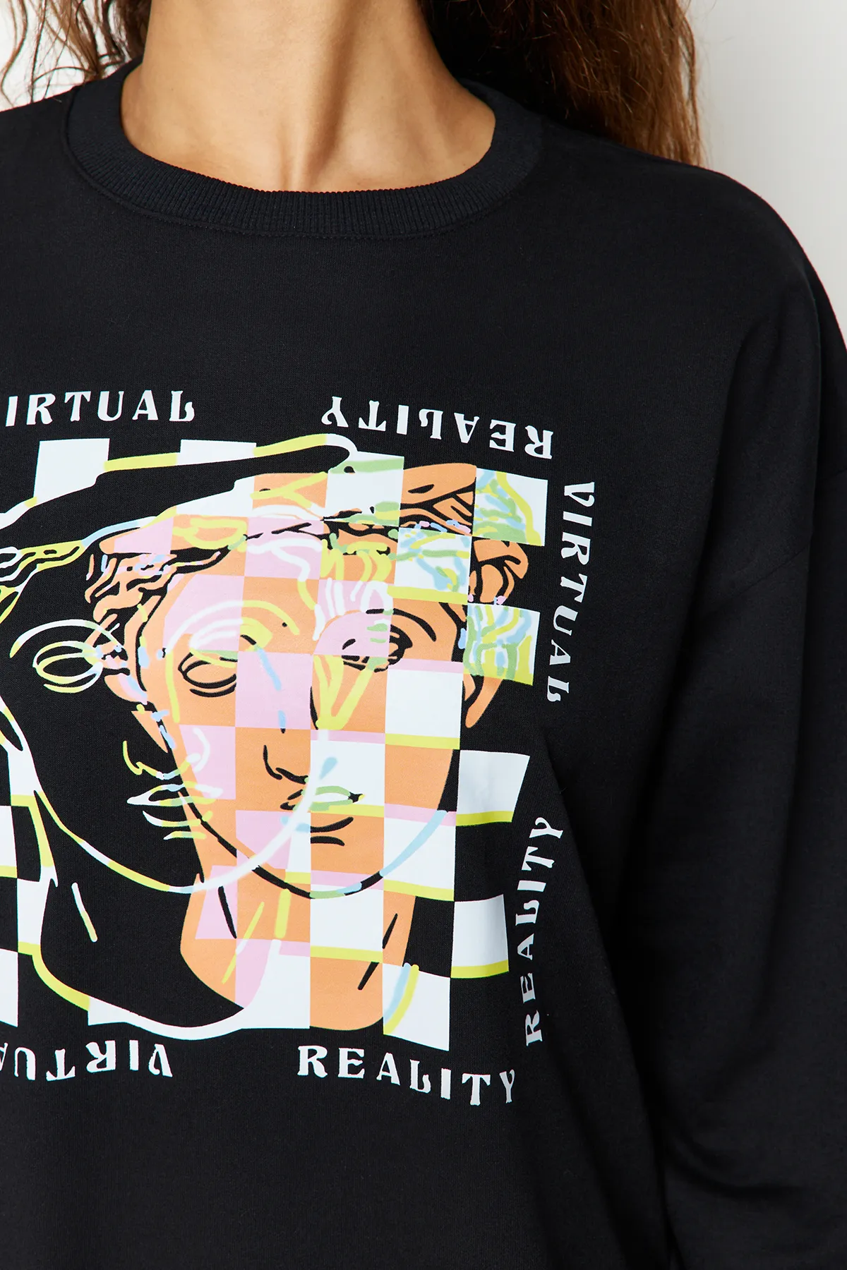 Trendyol Collection  Schwarzes bedrucktes Oversize-Sweatshirt aus Strick